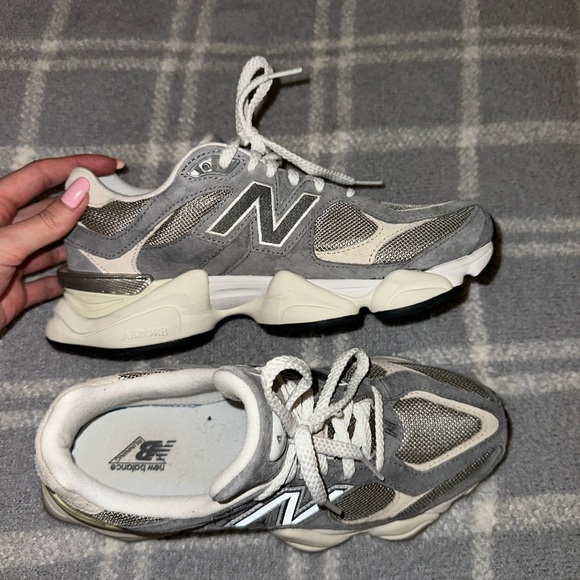 New Balance 9060 Shoes - Picture 3 of 5